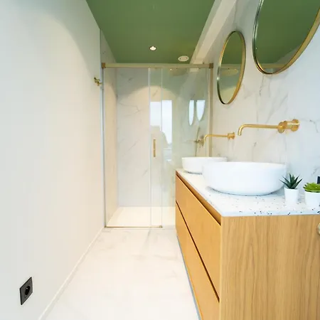 - A&b Quality - Center * Монс